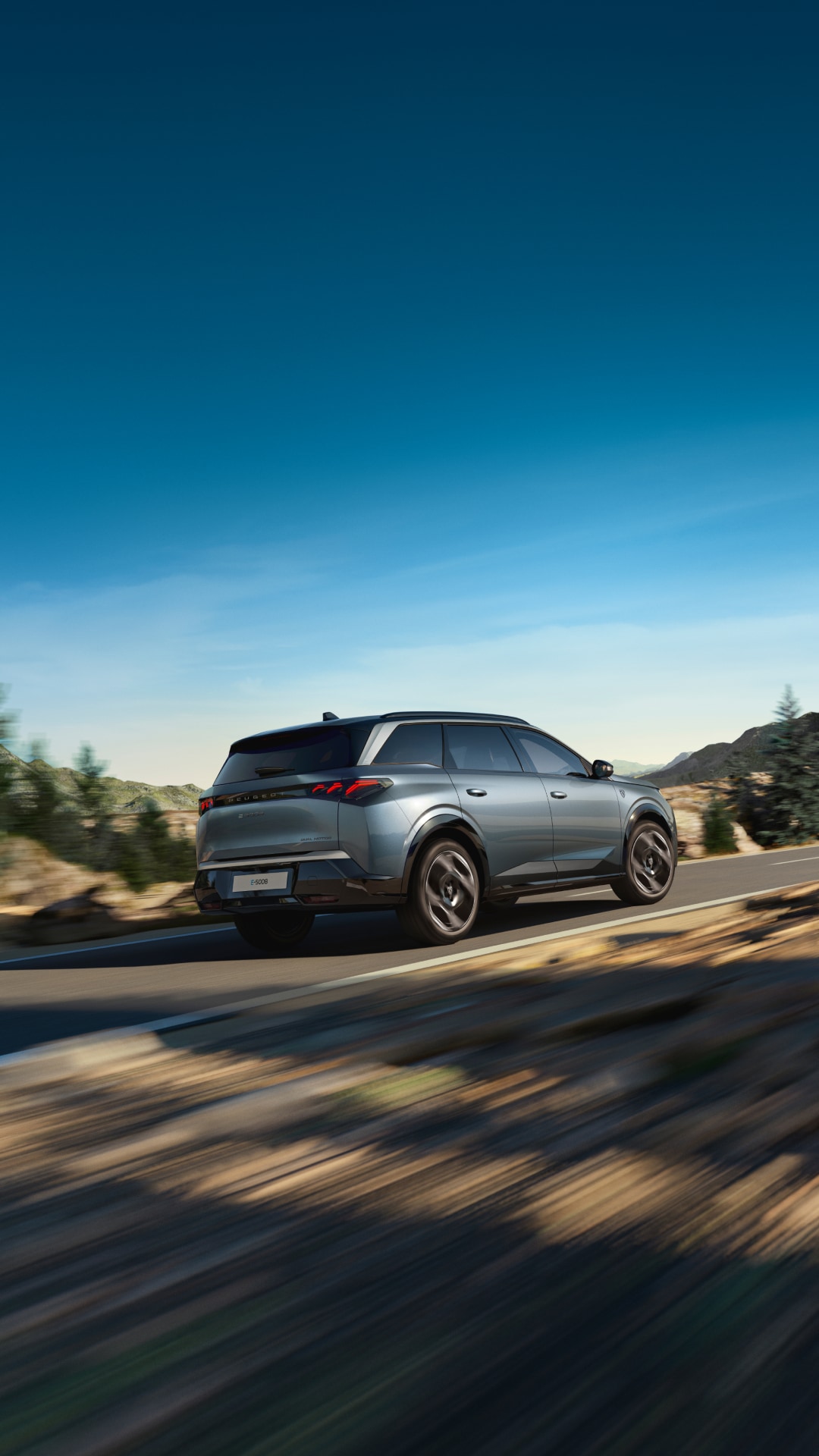 PEUGEOT E-5008 DUAL MOTOR AWD rear view