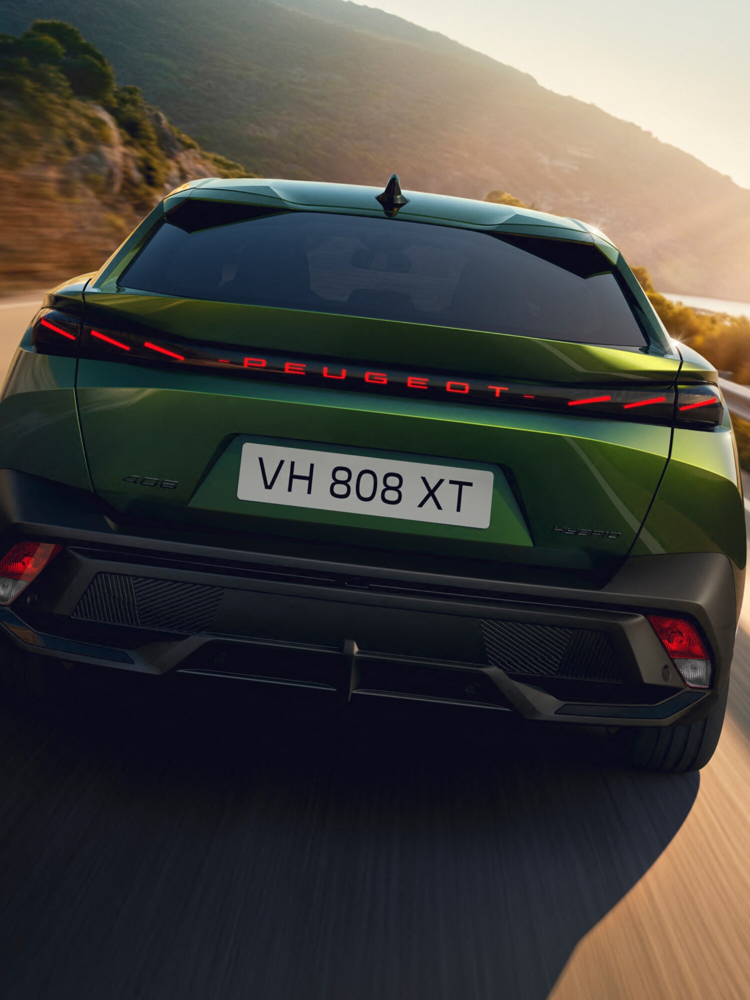 Neue PEUGEOT 408 Hybrid Heckansicht