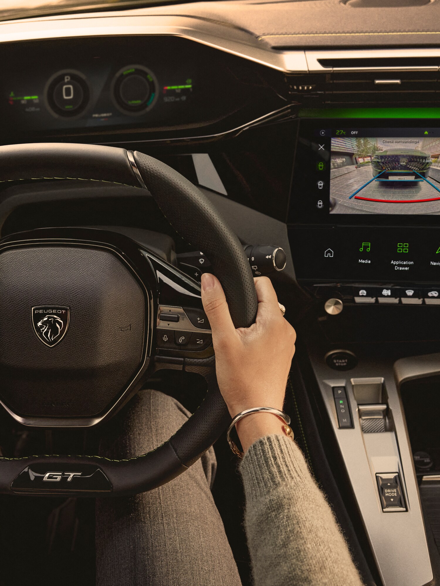 Neues PEUGEOT 408 Hybrid i-Cockpit